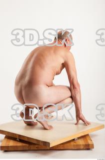 Kneeling pose of nude Ed 0006